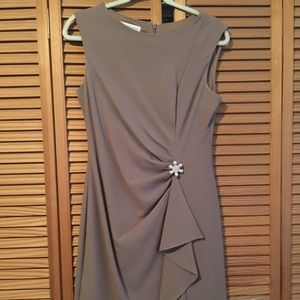Women’s sleeveless classy dress